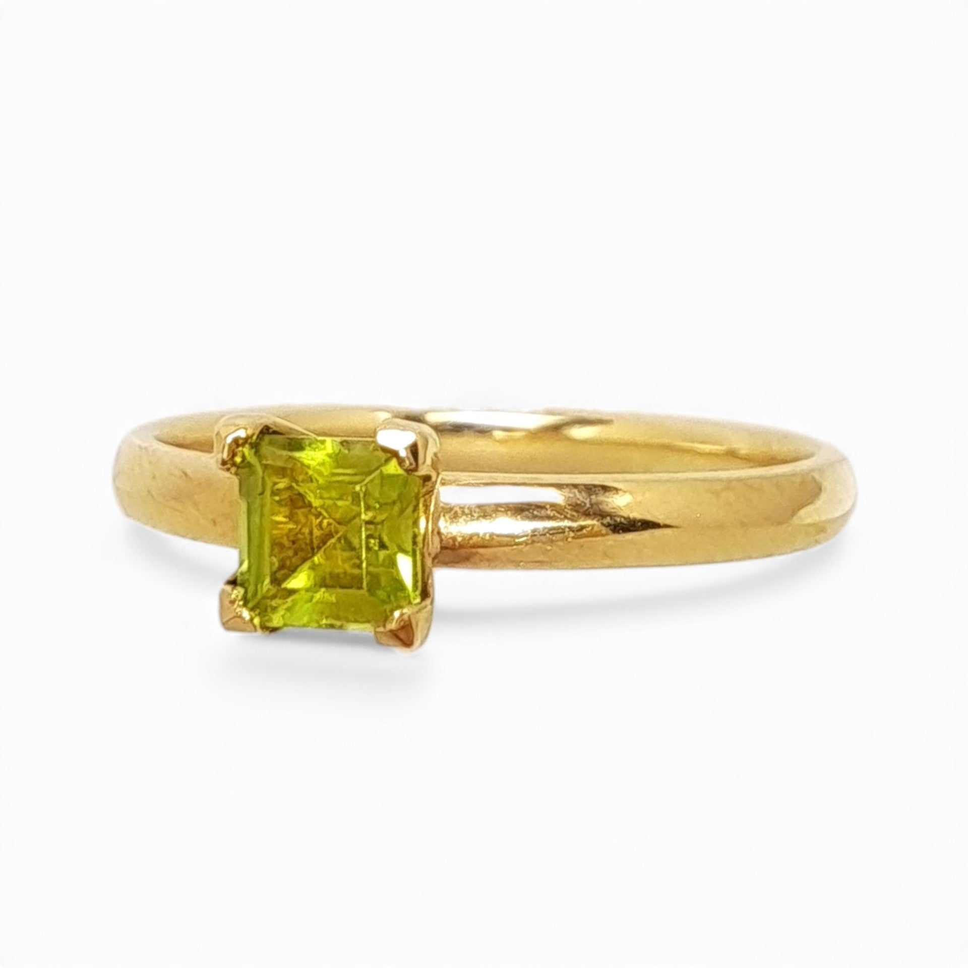 WILDE 4mm Square Peridot 9ct Yellow Gold Stacking Ring