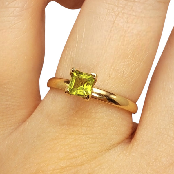 WILDE 4mm Square Peridot 9ct Yellow Gold Stacking Ring