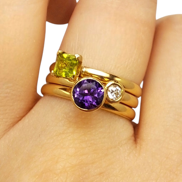 WILDE 4mm Square Peridot 9ct Yellow Gold Stacking Ring