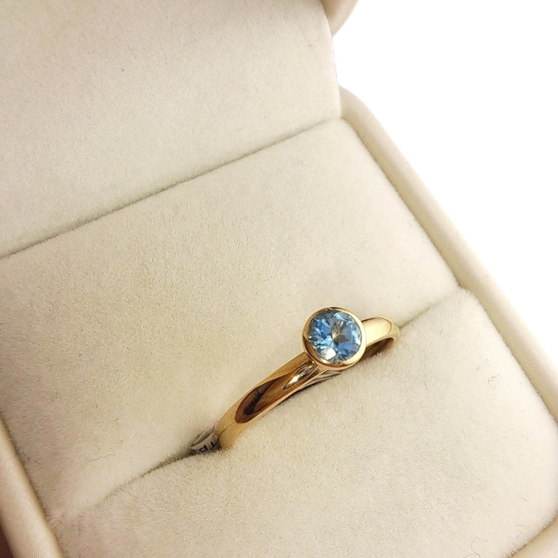 9ct Yellow Gold Pale Blue Topaz (4mm) Court Ring – WILDE JEWELLERY