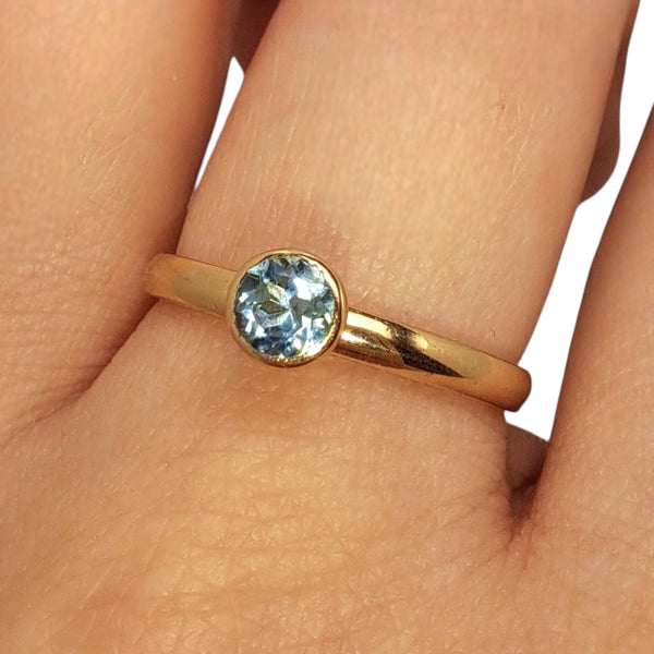 WILDE 4mm Blue Topaz 9ct Yellow Gold Stacking Ring