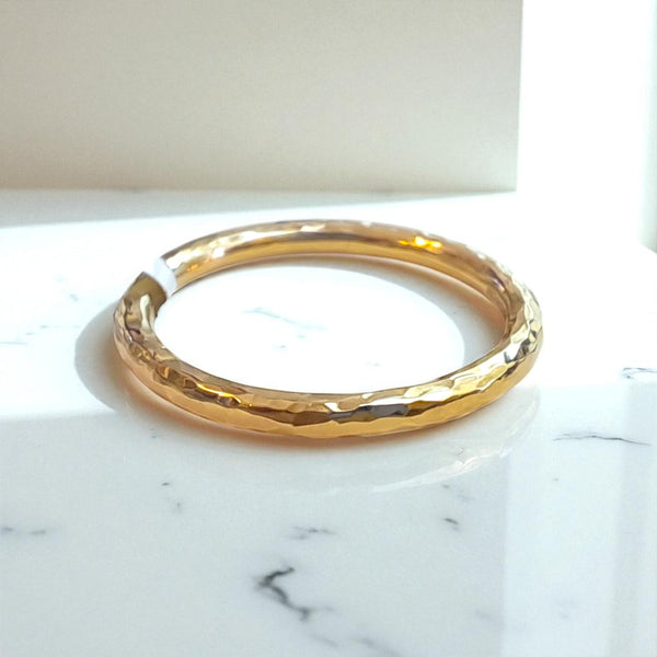 WILDE Hammered 9ct Yellow Gold 2mm Heavy Halo Ring