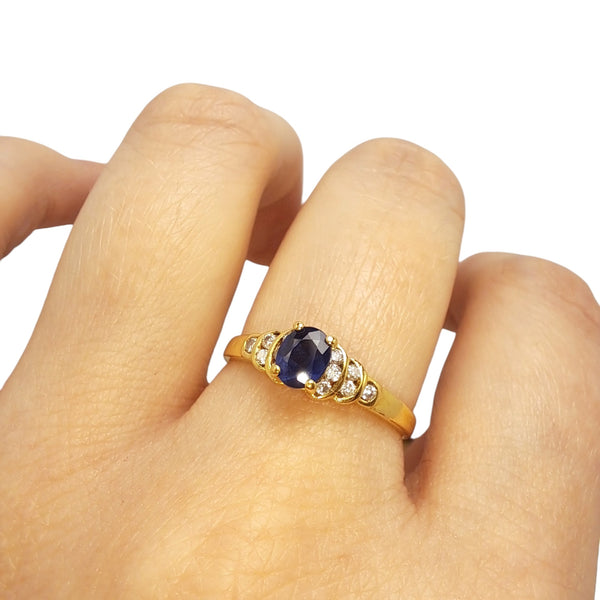 Vintage 18ct Yellow Gold Oval Sapphire & Tiered Diamond Ring