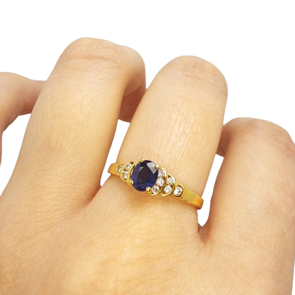 Vintage 18ct Yellow Gold Oval Sapphire & Tiered Diamond Ring