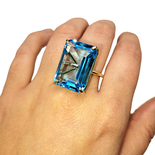 WILDE 9ct Yellow Gold Blue Topaz Cocktail Ring