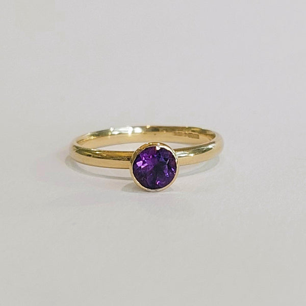 9ct Yellow Gold Amethyst (5mm) Court Ring