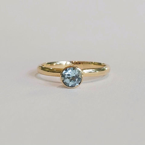 9ct Yellow Gold Pale Blue Topaz (5mm) Court Ring