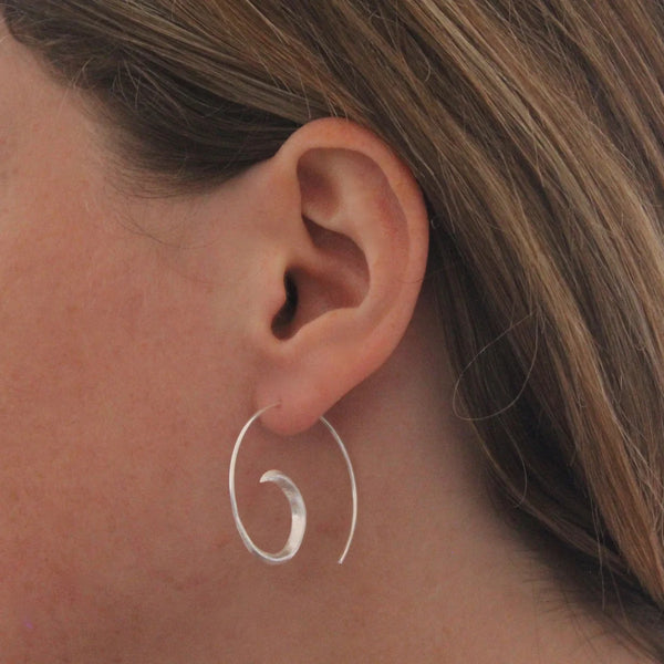 Beyond Biasa Swirl Hoop earrings