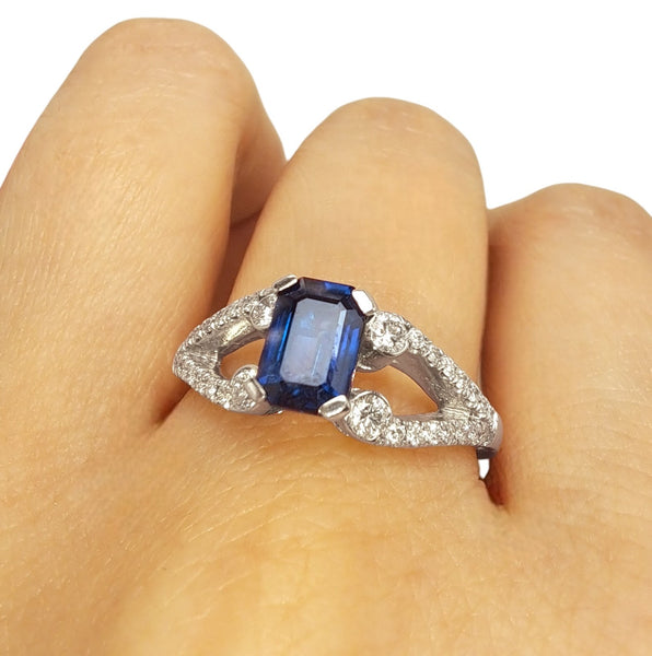 Vintage 'Sovereign Tide' 18ct White Gold Royal Blue Sapphire & Diamond Ring