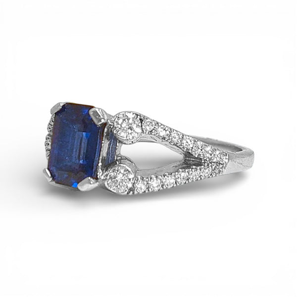 Vintage 'Sovereign Tide' 18ct White Gold Royal Blue Sapphire & Diamond Ring