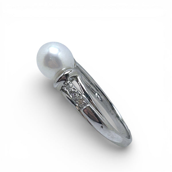 Vintage "Moonlight Whisper" 9ct White Gold Pearl and Diamond Ring