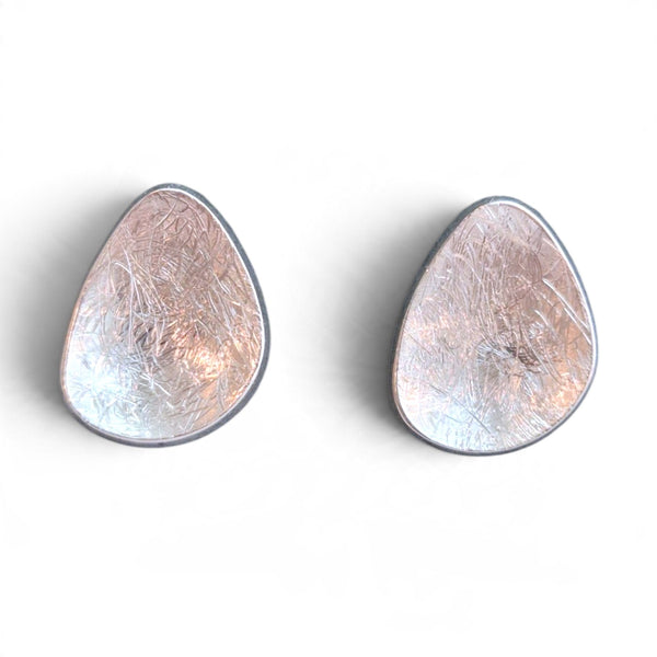 Tezer Concave Abstract Teardrop Scratch finish studs