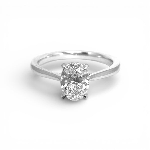 'Classique' Platinum 1.05ct Oval Solitaire Diamond Engagement Ring