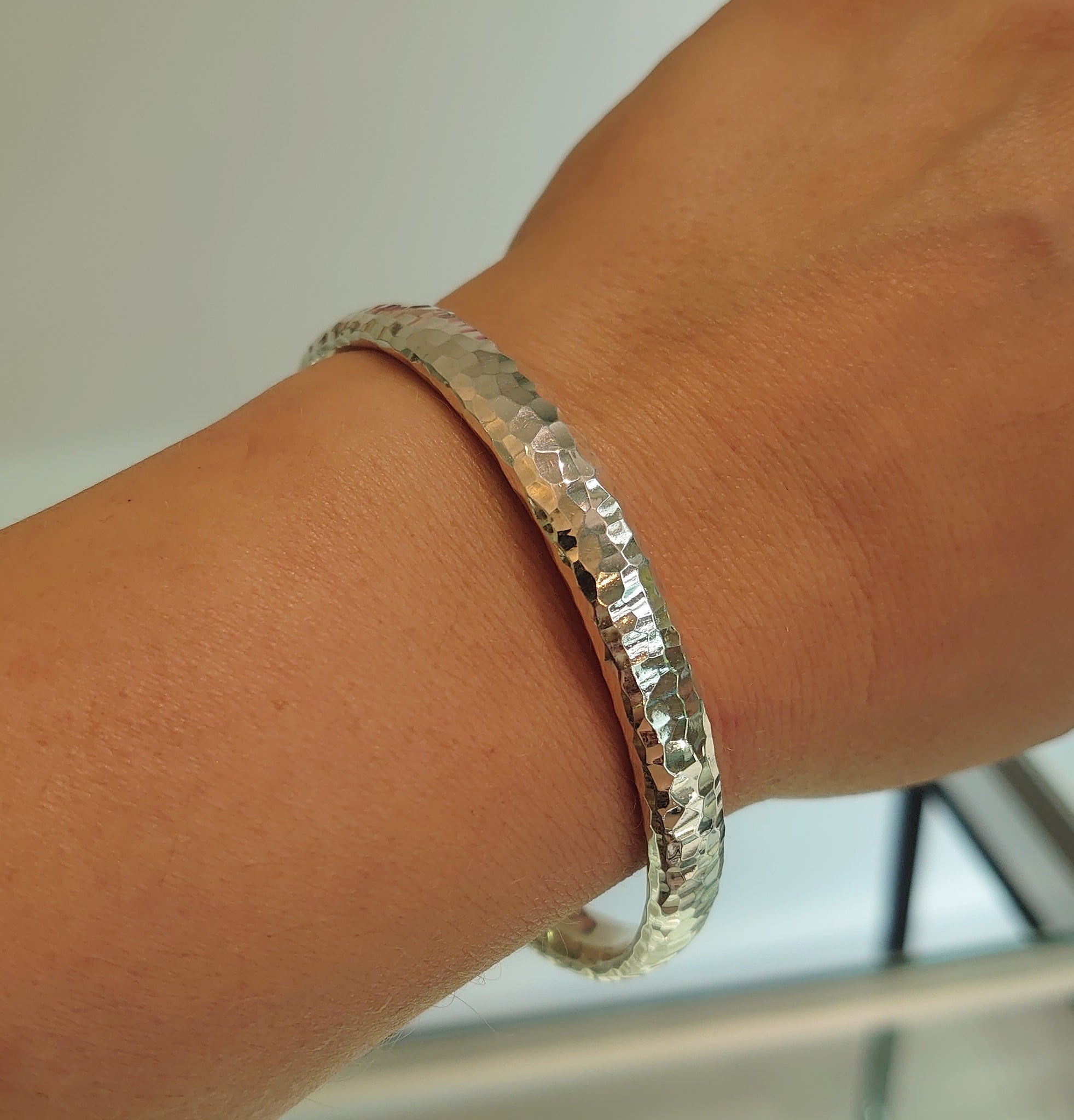 Silver Heavy Oval Wire Hammered Bangle - WB5H