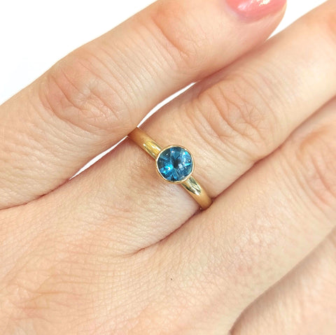 9ct Yellow Gold Swiss Blue Topaz (5mm) Court Ring  &  Cup