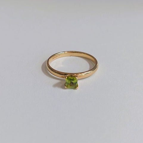 9ct Yellow Gold 4mm Square Peridot Stacking Ring