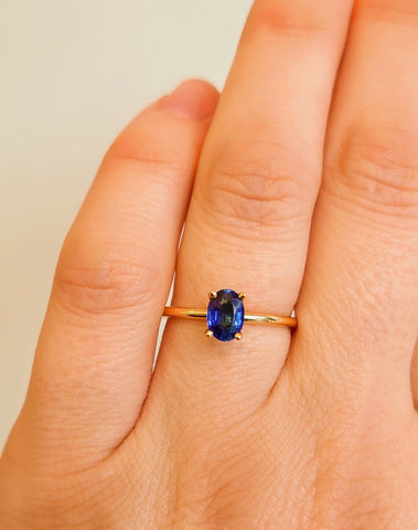 18ct YG Oval Blue Sapphire Ring